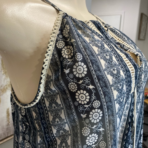 Navy and White Patterned Women's Top - Picture 3 of 4